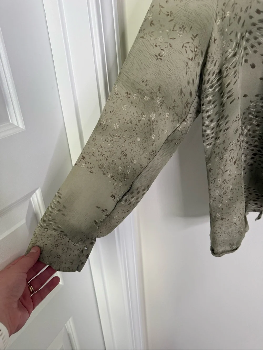 Vintage Saks 100% Silk Floral Cottagecore Green Patterned Tie Neck Blouse Large